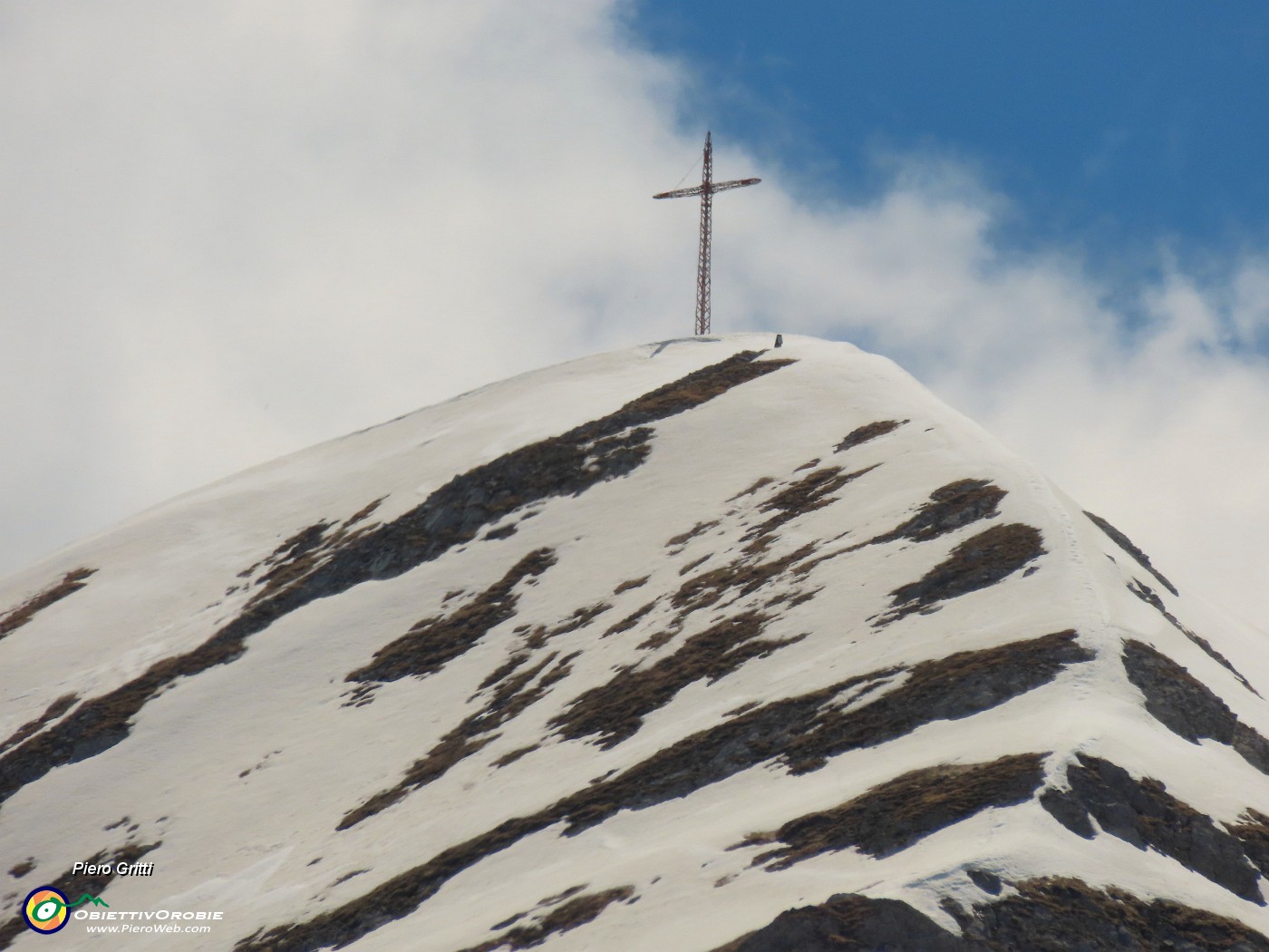 64 Zoom alla croce del Monte Cavallo (2323 m).JPG